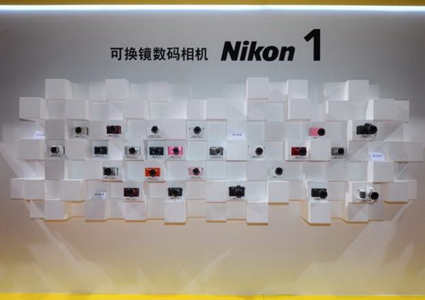 迈越科技创新产品AI智能眼镜于博览会开幕典礼首度亮相